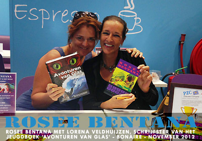 Christel Cosijn samen met Lorena Veldhuijzen, schrijfster van het jeugdboek Avonturen van glas